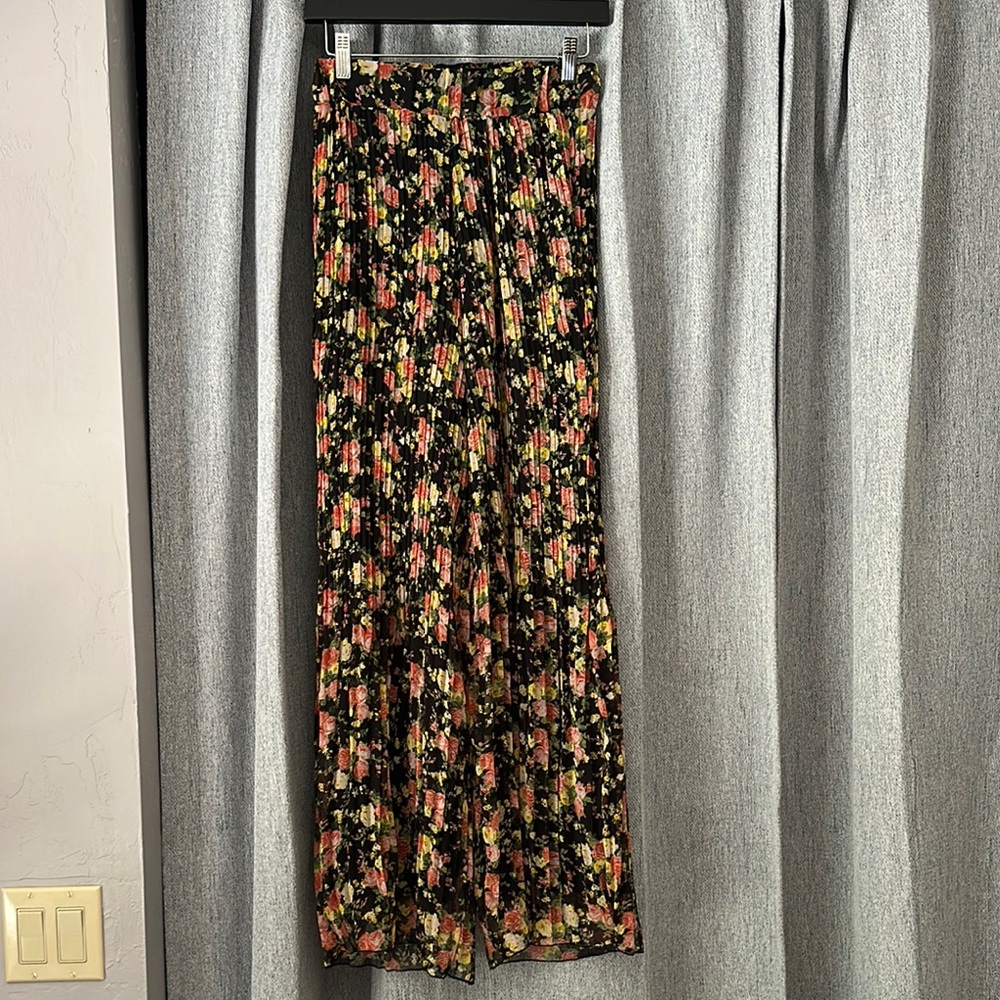 Floral Pleated Pants - Black and Multicolor
